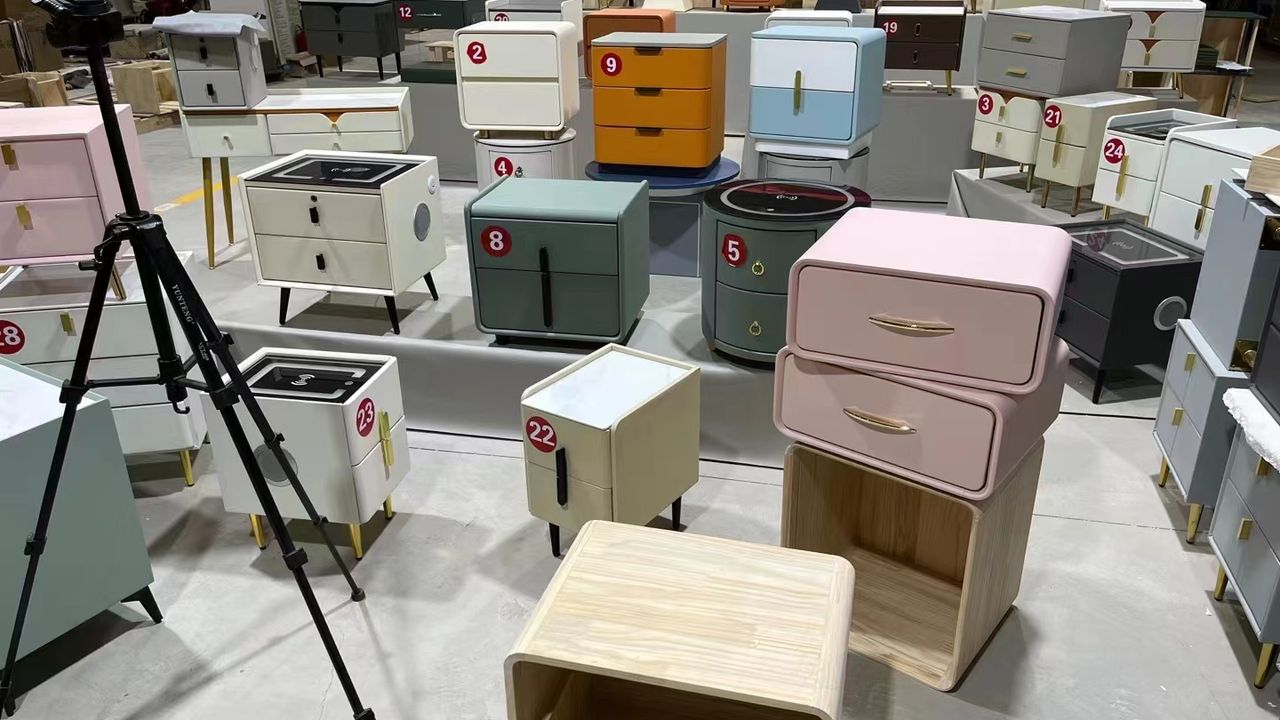 Smart Bedside Table Buying Guide (USB, Wireless Charging, Lighting & More) – 2026 Edition